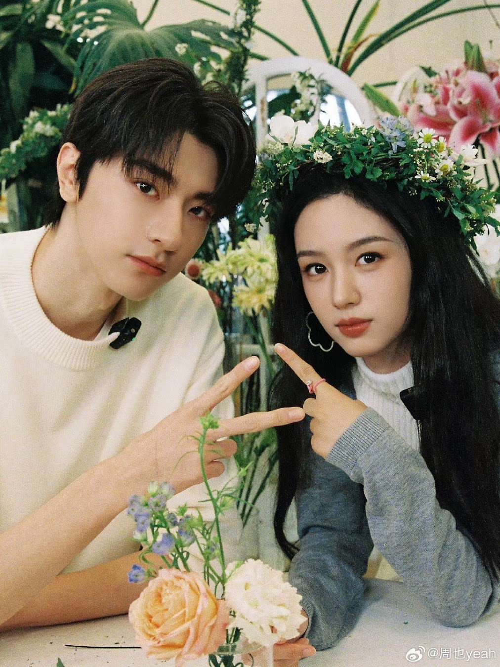 Lin Yi and Zhou Ye Name Their Viral On Set Photo, Compare Battle Scars and Chat ‘Everyone Loves Me’