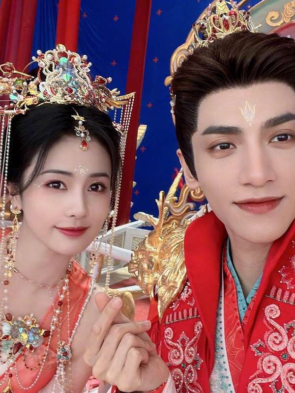 Luo Yunxi and Bai Lu Interview Each Other for 'Till the End of the Moon'