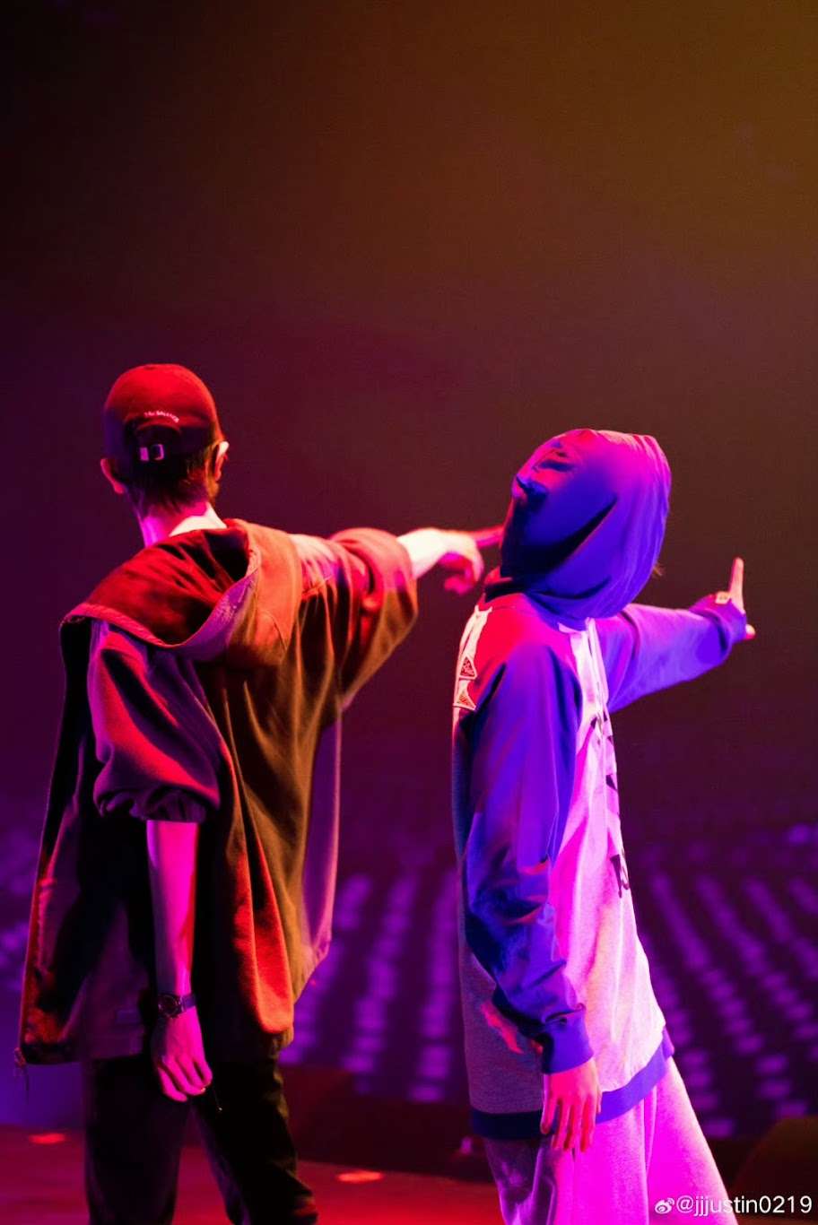 Justin Huang and Lin Yi Perform ‘Trouble Maker’ at Justin’s Changsha Concert
