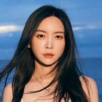 Yu Wenwen (Kelly Yu)