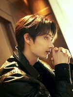 Wen Junhui Shares Makeup Artist with Xu Minghao, Liu Ye and Zhao Lei in China