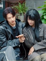Wen Junhui and Amber Liu Bond Over Their Foreign K-Pop Trainee Experiences