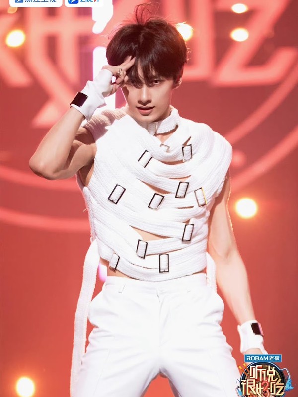 Wen Junhui on 'Psycho' and Seventeen Medley for 'Heard It’s Delicious' Stage