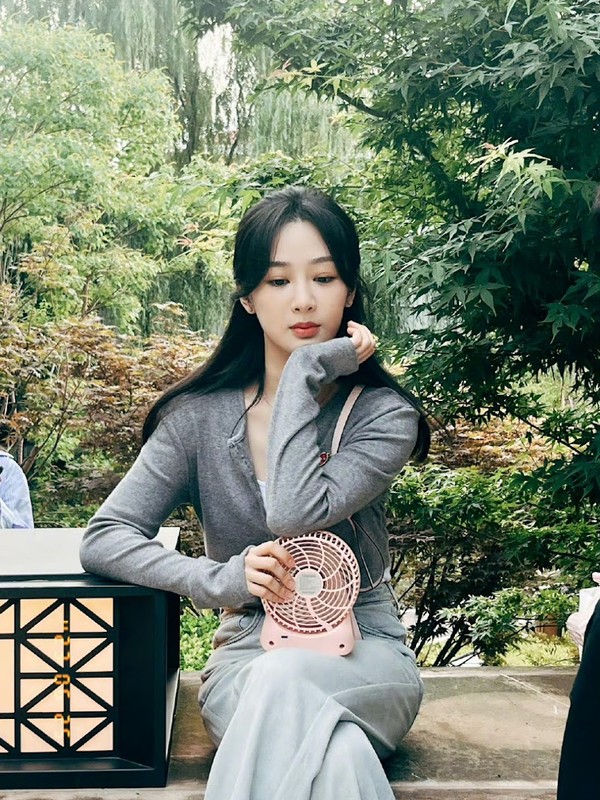 Yang Zi on Dealing with Life's Anxieties and Prejudices in Society