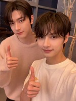 Wen Junhui Thanks Lin Yi for Giving Him Pointers for ‘Hello Saturday’ Variety Recording Over Dinner
