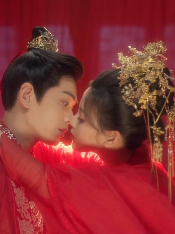 Ding Yuxi and Yang Chaoyue on Respecting Consent and Whether It Was Awkward Filming Intimate Scenes as Good Friends
