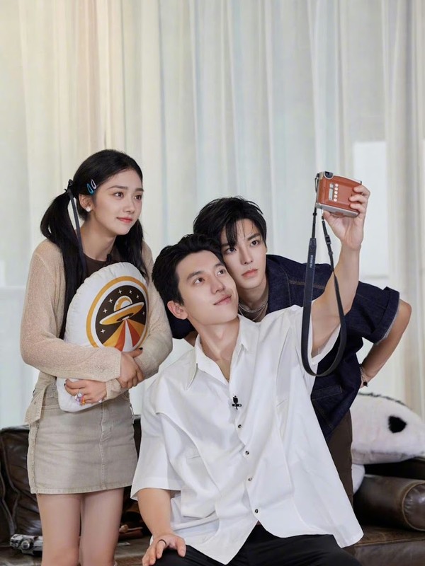 Wang Yinglu Directing Dance Moves, Appreciating Idol Era Hou Minghao, and Getting Competitive Together: ‘I Am Nobody’ Variety Highlights