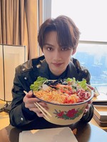 Wen Junhui on Seventeen's Reactions to His Beloved 'Smelly' Luosifen Noodle